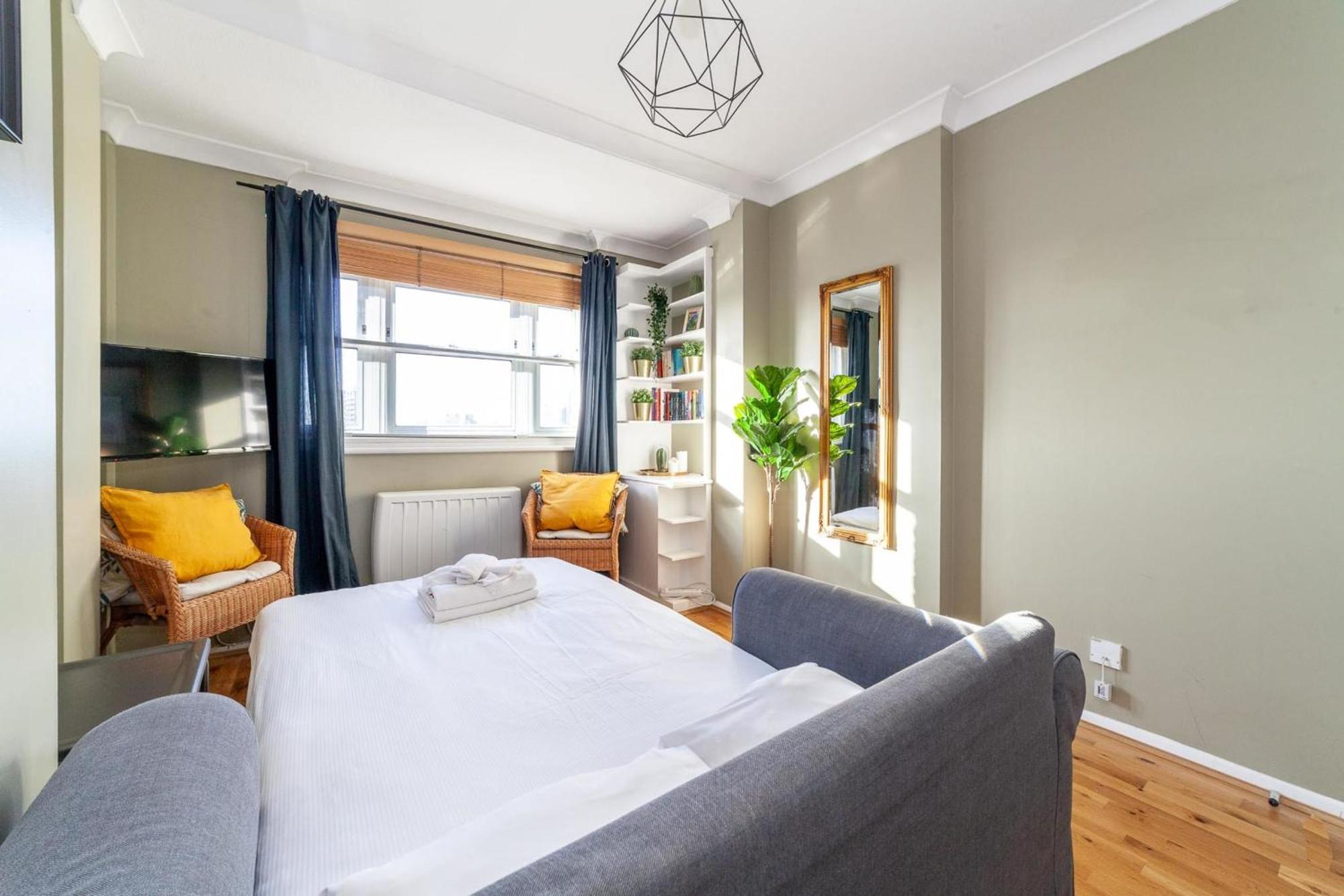 Apartament Bright And Cosy In South