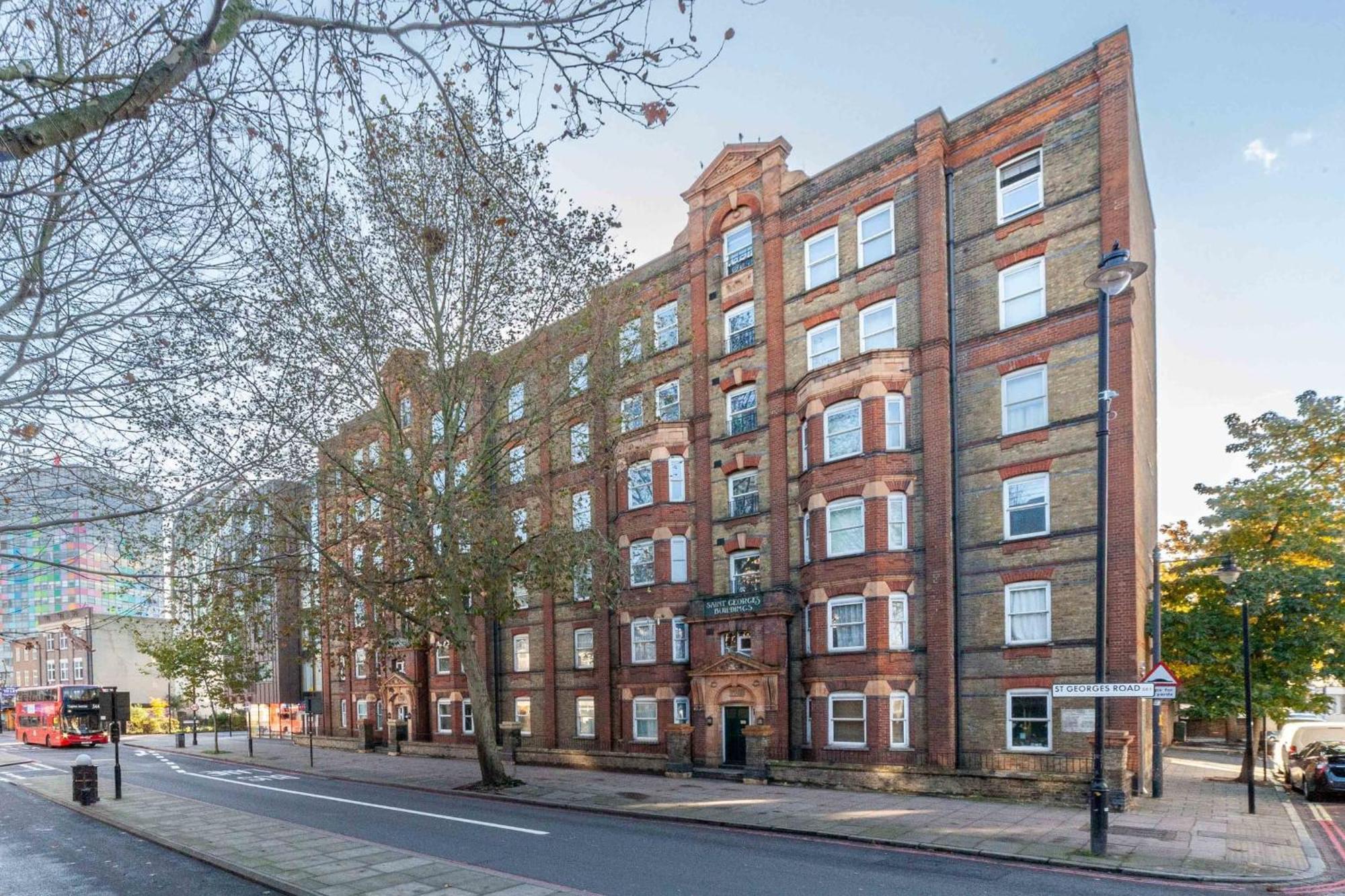 Bright And Cosy In South Apartament Londra